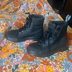 WOMEN'S DR. MARTENS COMBS COMBAT BOOTS NWOT